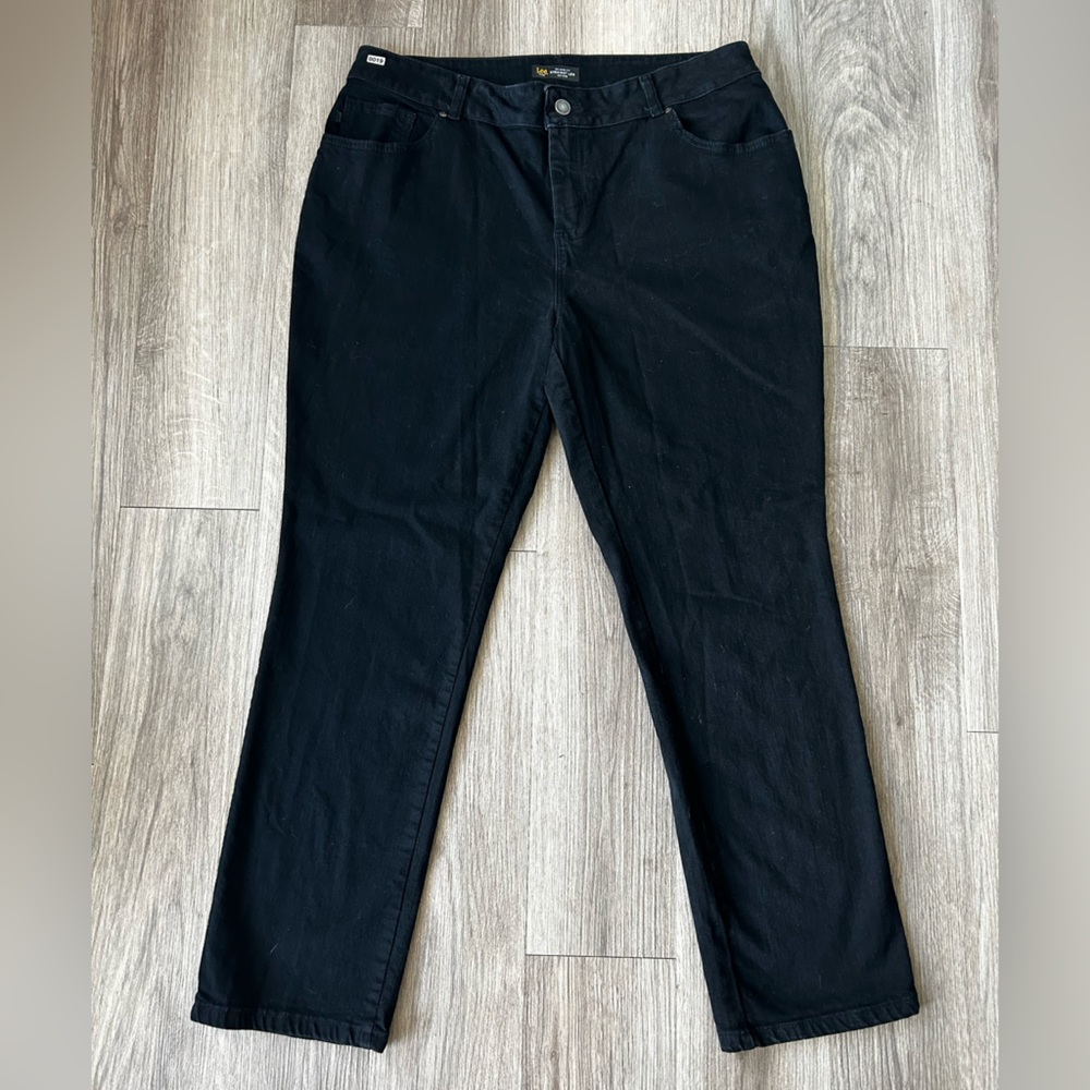Lee straight leg plus size 18W women’s jeans black gently used